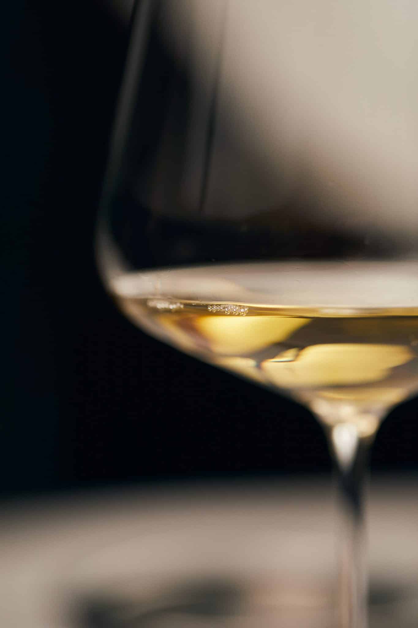 verre de grand vin blanc
